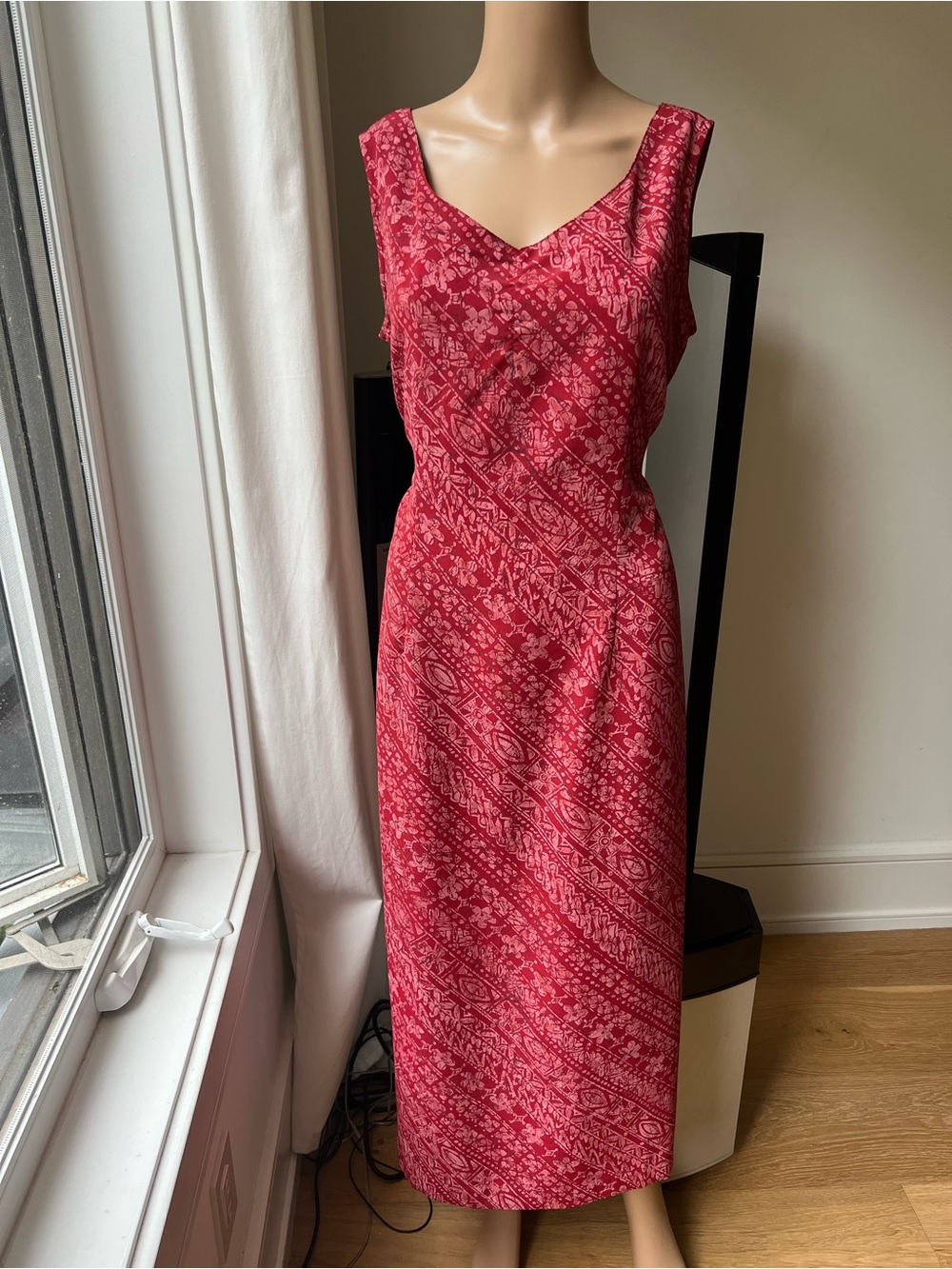 Sleeveless Red Patterned V-Neck Midi Dress